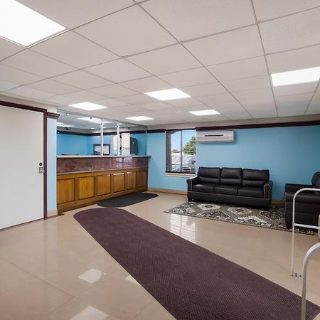 Econo Lodge Allentown Bagian luar foto