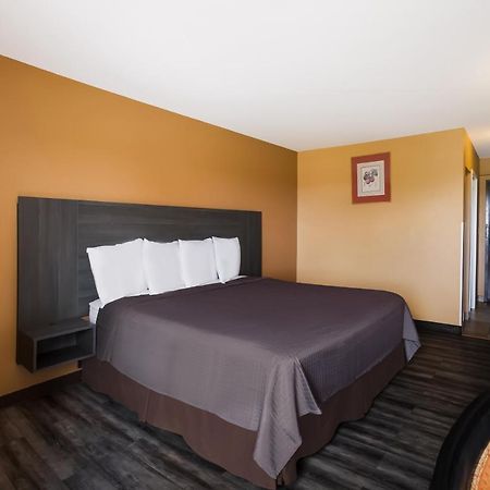 Econo Lodge Allentown Bagian luar foto