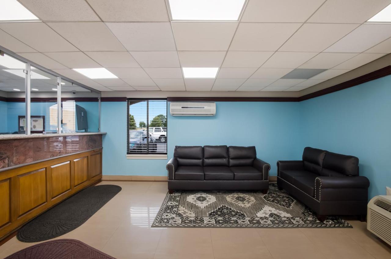 Econo Lodge Allentown Bagian luar foto