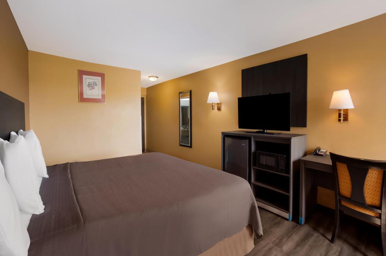 Econo Lodge Allentown Bagian luar foto