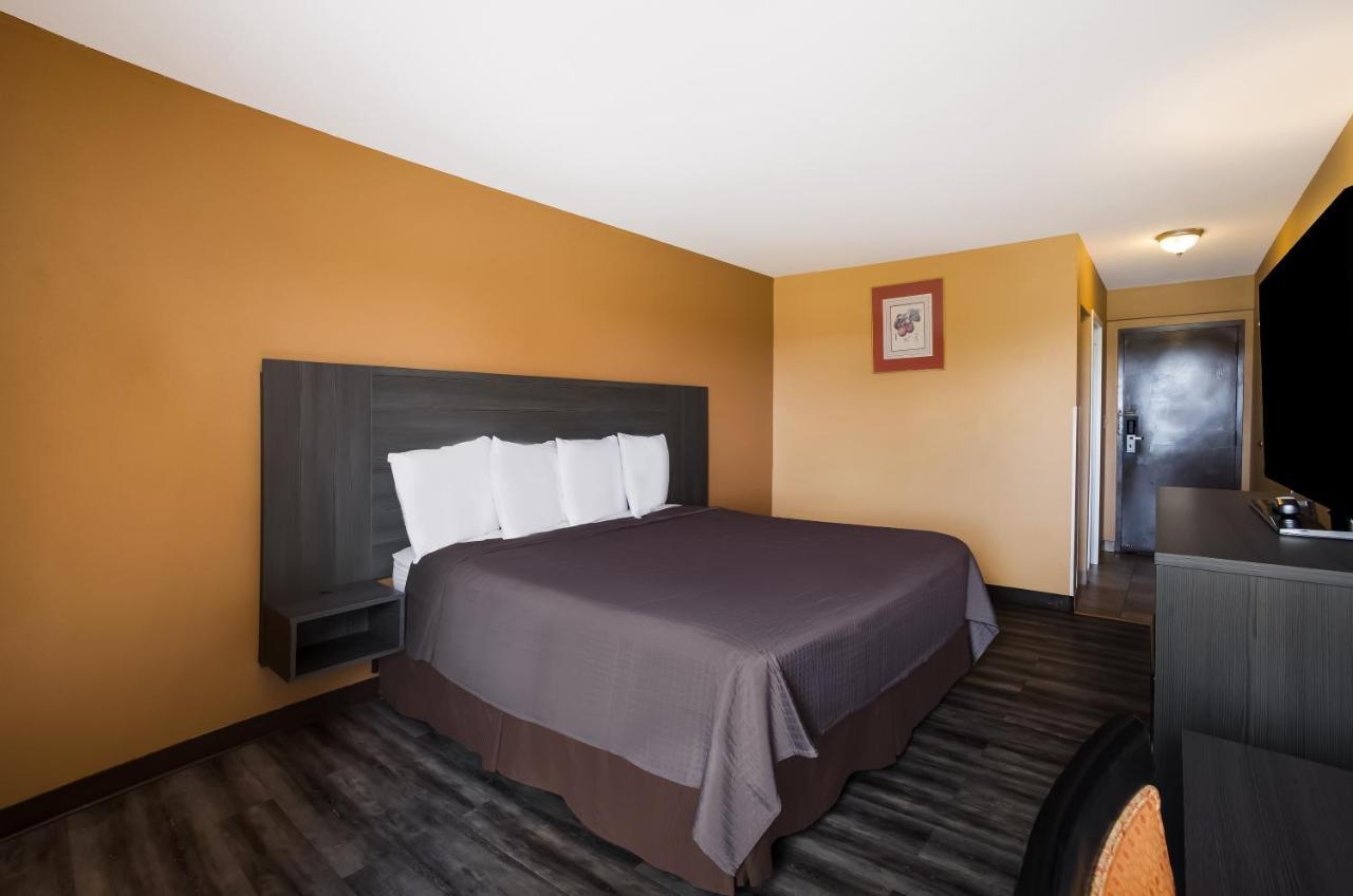 Econo Lodge Allentown Bagian luar foto
