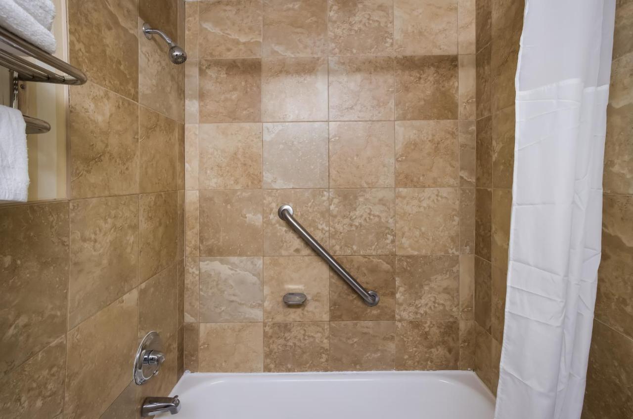 Econo Lodge Allentown Bagian luar foto