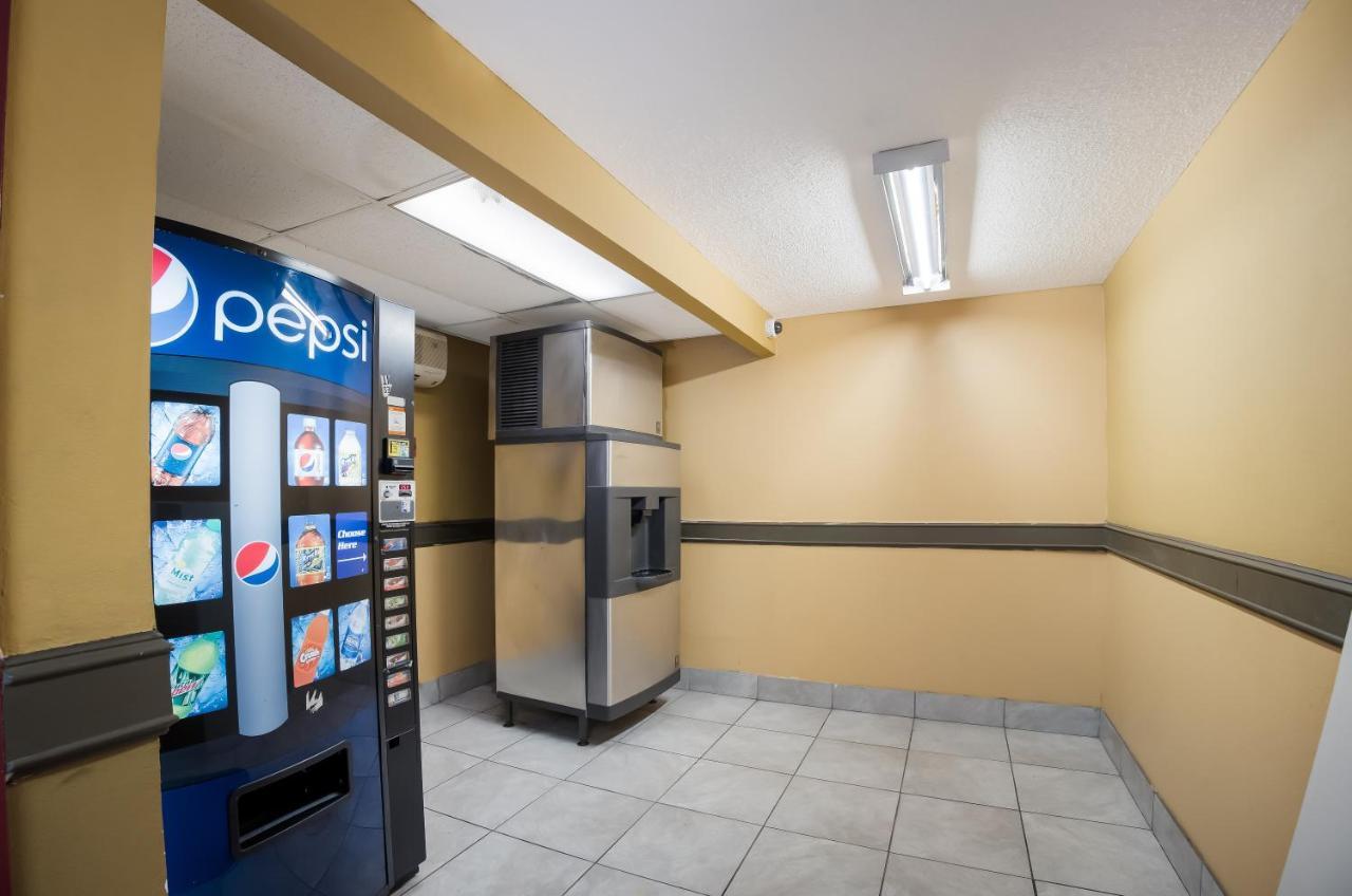 Econo Lodge Allentown Bagian luar foto