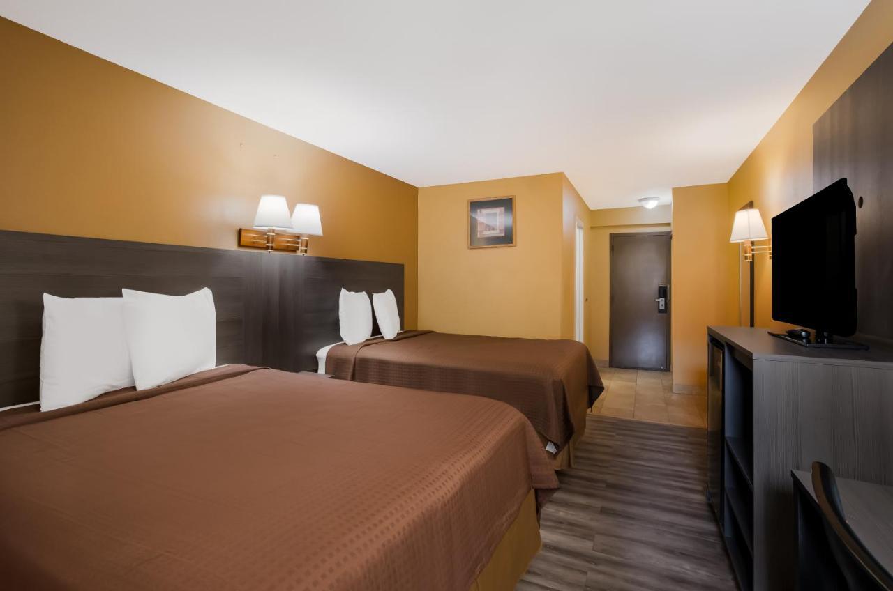 Econo Lodge Allentown Bagian luar foto