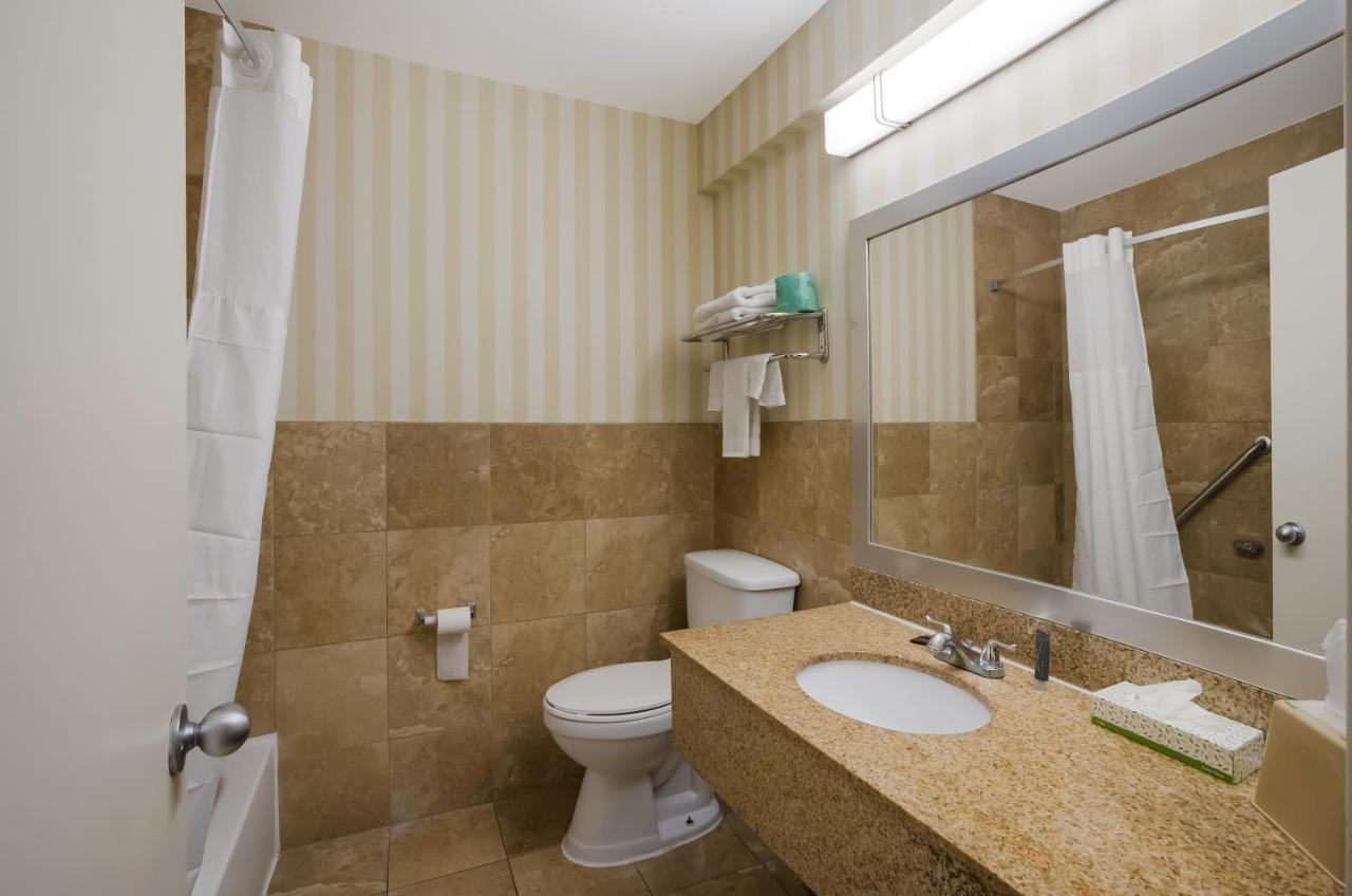 Econo Lodge Allentown Bagian luar foto