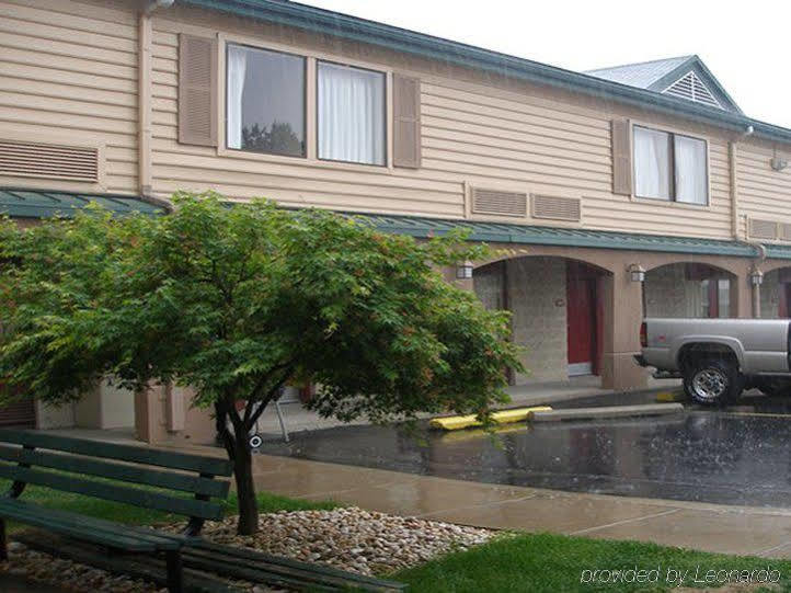 Econo Lodge Allentown Bagian luar foto